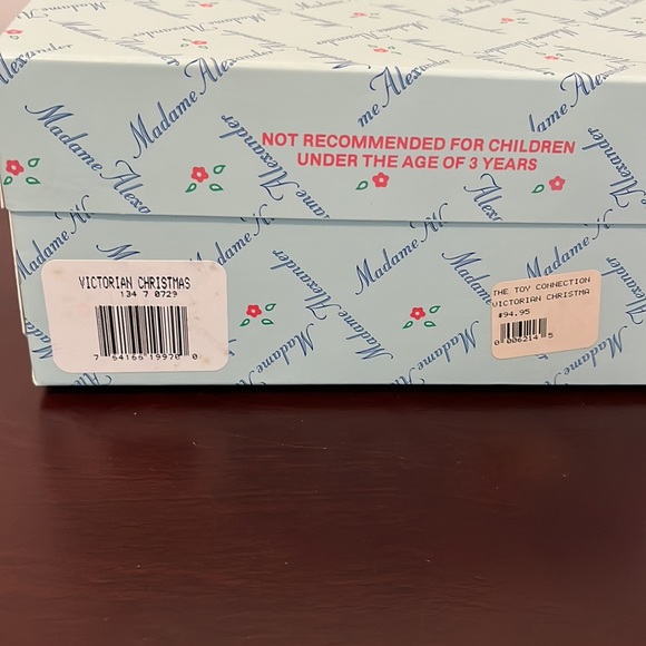 Madame Alexander's 8" Victorian Christmas #19970 - Picture 10 of 10